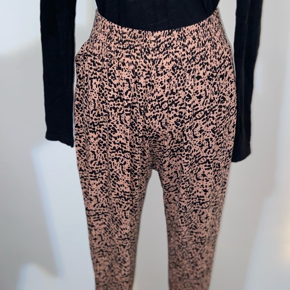 H&M Women’s Viscose Cheetah Print Pants - Picture 12 of 13